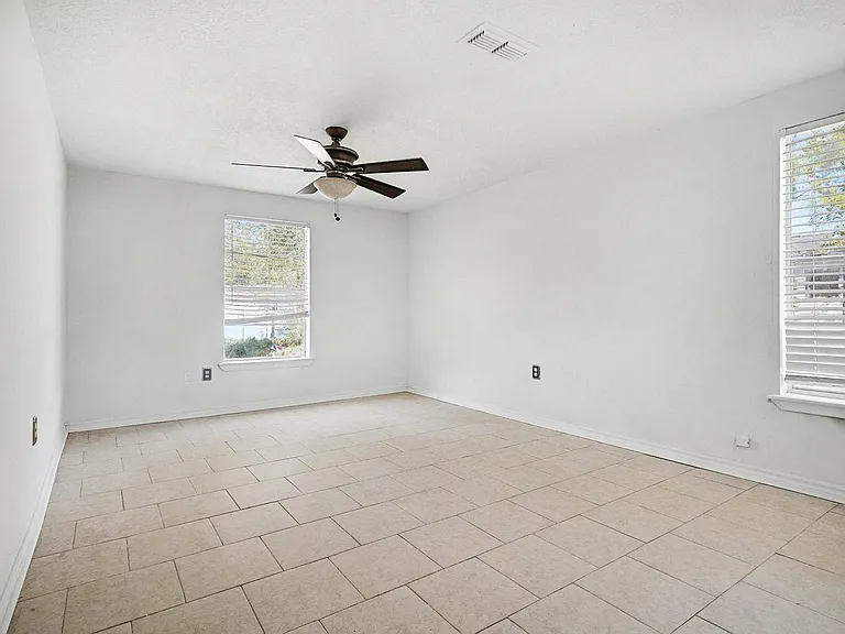 12215 Myrtle Ave — Photo 7