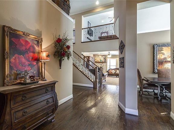 3rd image of 901 Tumbleweed Dr