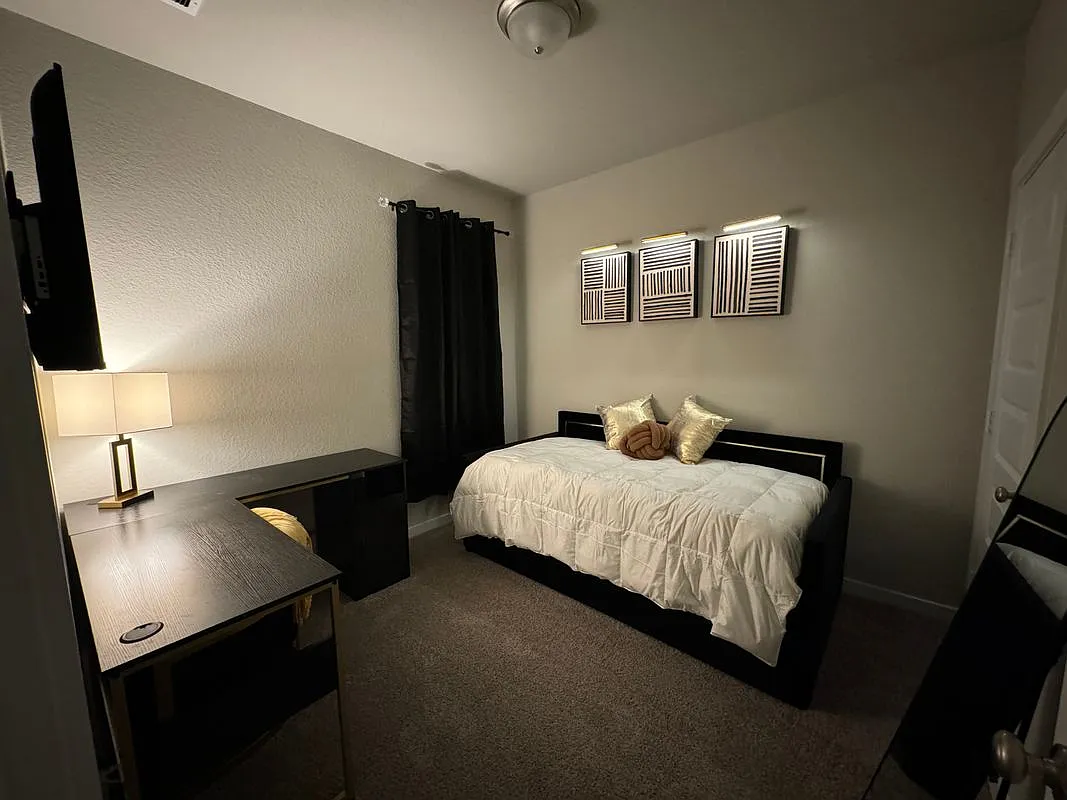 3 bed, 2.0 bath, 1616 sqft, $2,700 — Photo 3