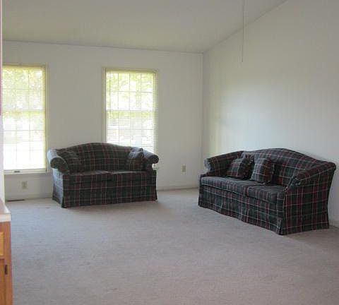 2nd image of 282 Vicksburg Dr