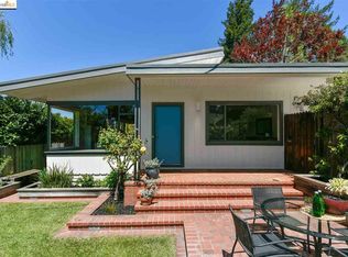 7079 Thornhill Dr, Oakland, CA 94611
