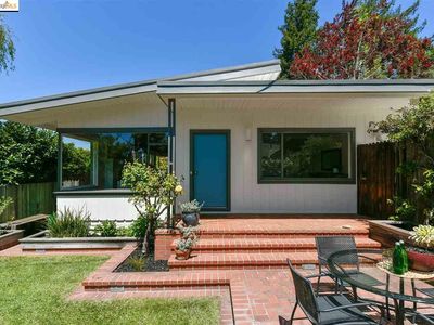 7079 Thornhill Dr, Oakland, CA, 94611