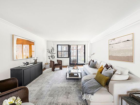 3rd image of 111 E 85th St #24D