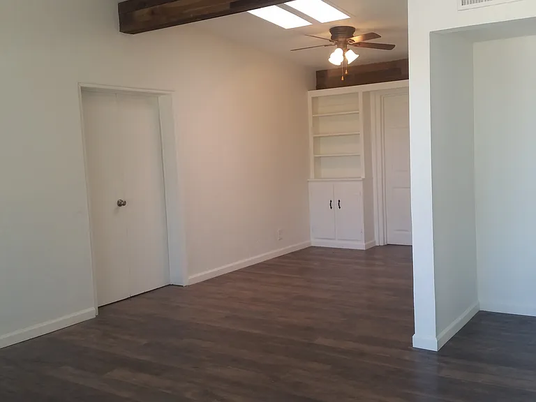 6517 E Duke Dr — Photo 2