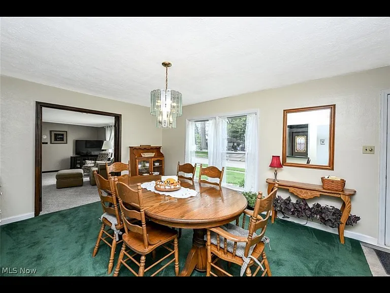 2839 Elmwood St — Photo 10