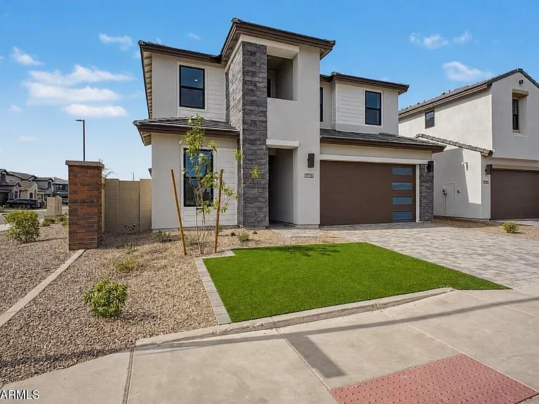 1131 E Yellowstone Pl — Photo 2