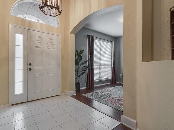 3rd image of 2908 Saint Charles Dr
