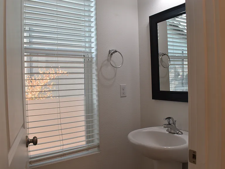 842 S 24th Ave — Photo 12