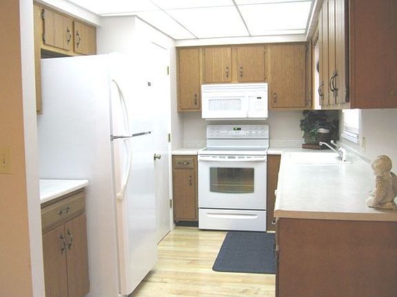 Bright Kitchen/new appliances