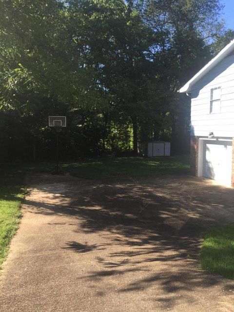 1st image of 6020 Hillcrest Dr