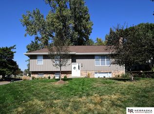 13936 Pine St, Omaha, NE 68144