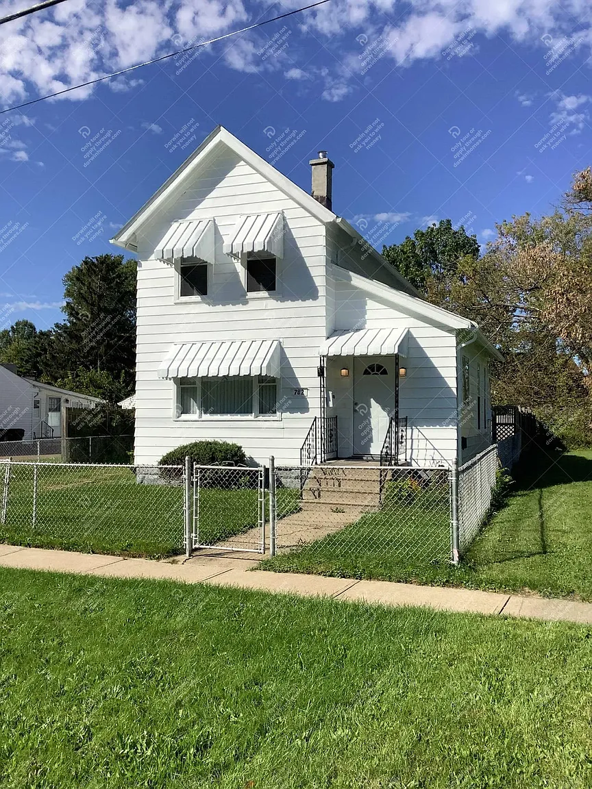 782 W River Rd N photo 1