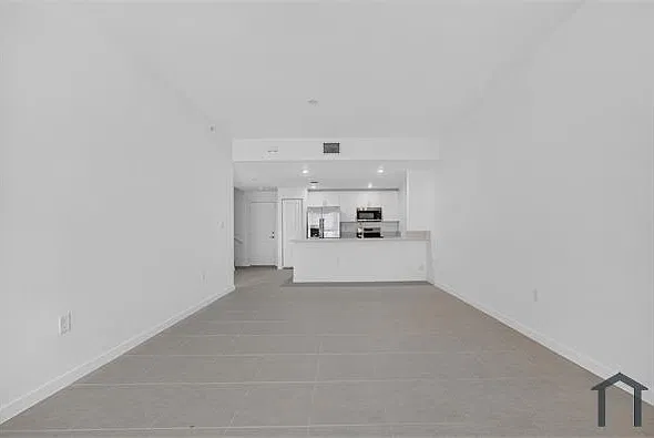 3 bed, 1438 sqft, $3,330 — Photo 3