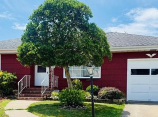 93 N Washington Ave, Colonia, NJ 07067