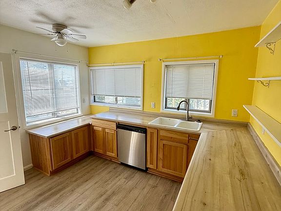 2nd image of 2036 Lavey St