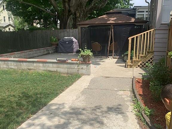 4th image of 143 S Leyden St