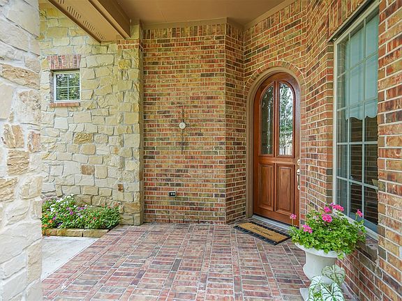 5th image of 3923 Rose Grove Ln