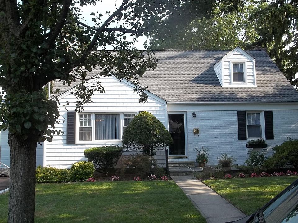 1st image of 377 Pine Pl