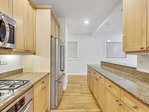 5th image of 1868 N Sheffield Ave #1