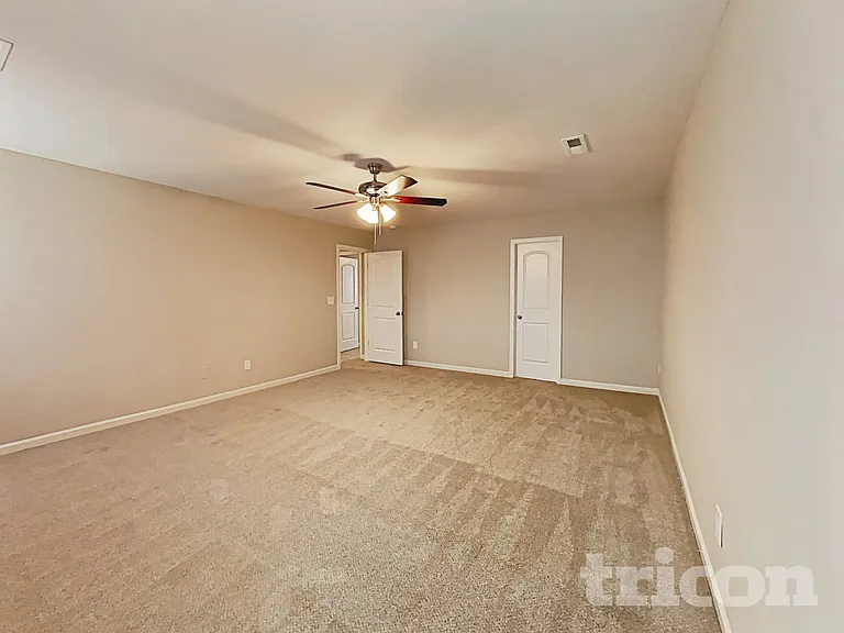135 Coddington Ln — Photo 7