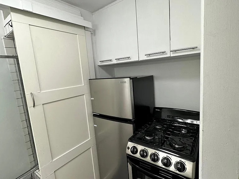 11915 Goshen Ave #4 — Photo 1