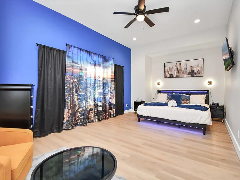 5718 Beall St #D — Photo 11