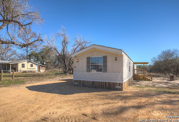 3rd image of 150 Shady Oaks Ct