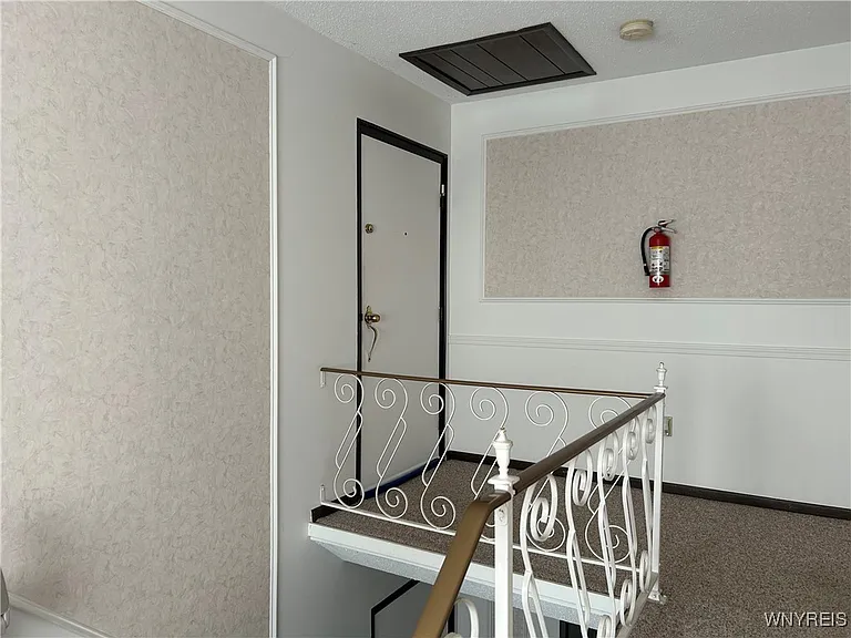 186 Peppertree Dr — Photo 3