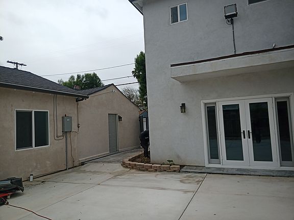5th image of 7709 Louise Ave