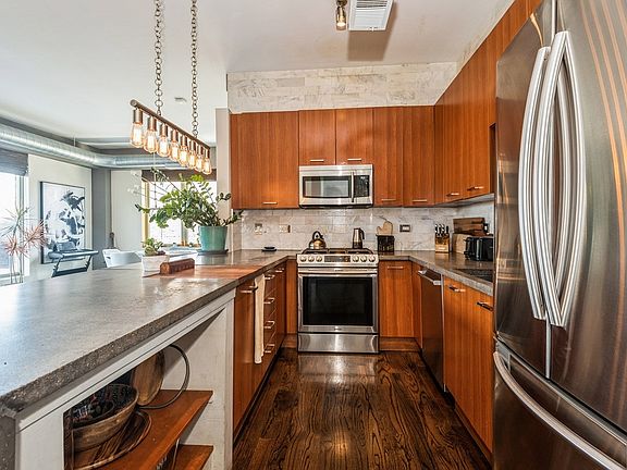 3rd image of 1225 W Morse Ave APT 309
