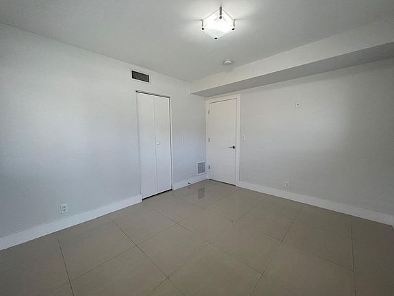 4th image of 1725 Normandy Dr #1-1-1725