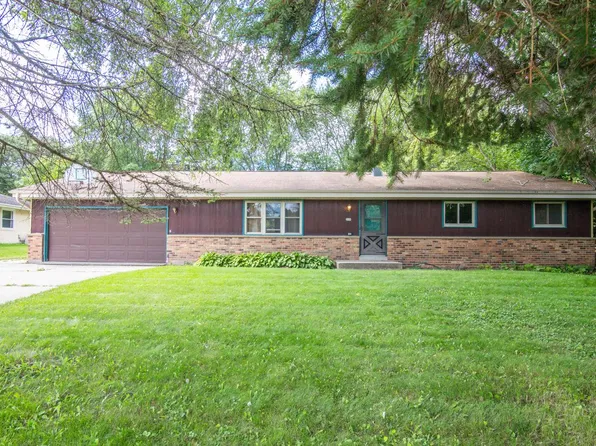235 Meadowbrook DRIVE, Fredonia, WI 53021