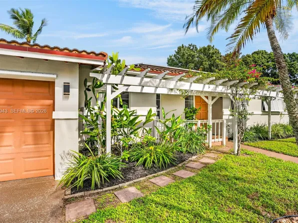 2100 SW 23rd Ter, Fort Lauderdale, FL 33312