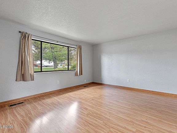 5th image of 718 Travis Dr APT B