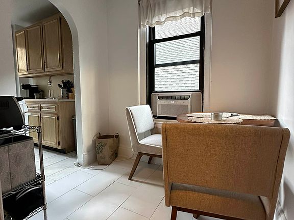 5th image of 310 E 55th St APT 5C