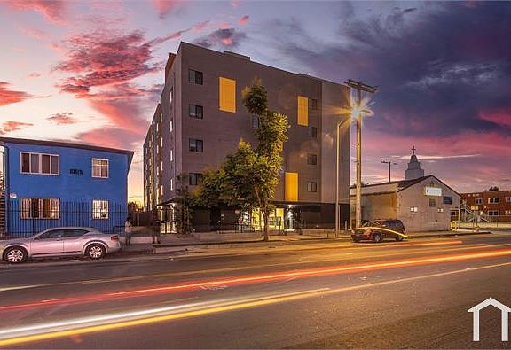 3rd image of 10705 Avalon Blvd