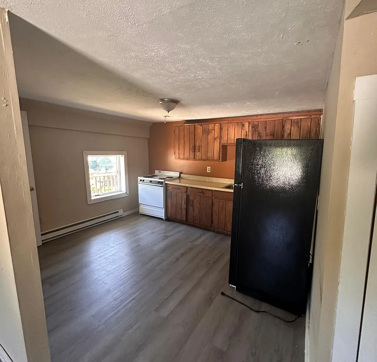 2 bed, 750 sqft, $1,400 — Photo 2