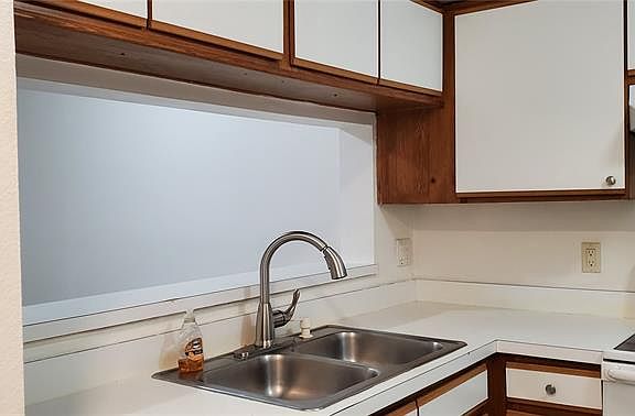 5th image of 2103 Northlake Dr