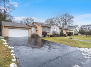 32 Colony Dr, Johnston, RI 02919
