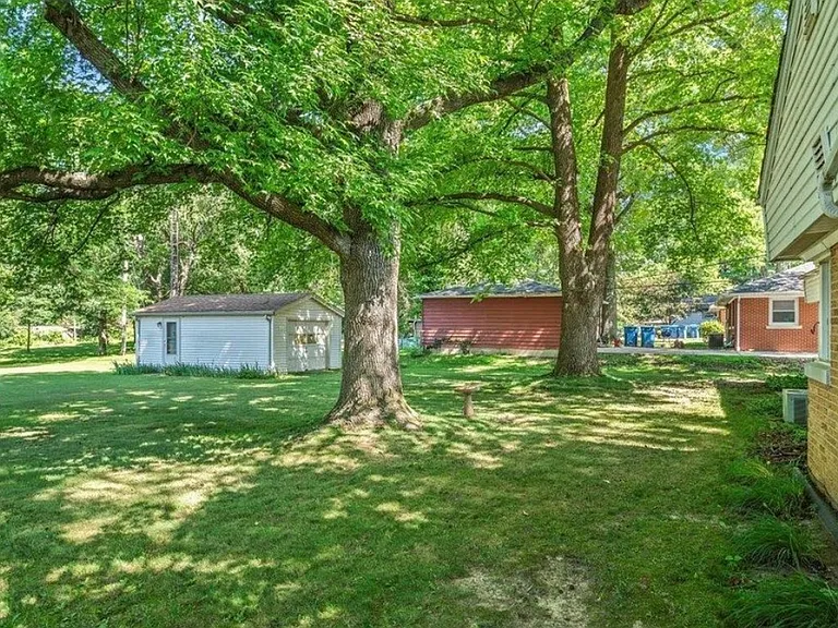 141 Circle Dr — Photo 16