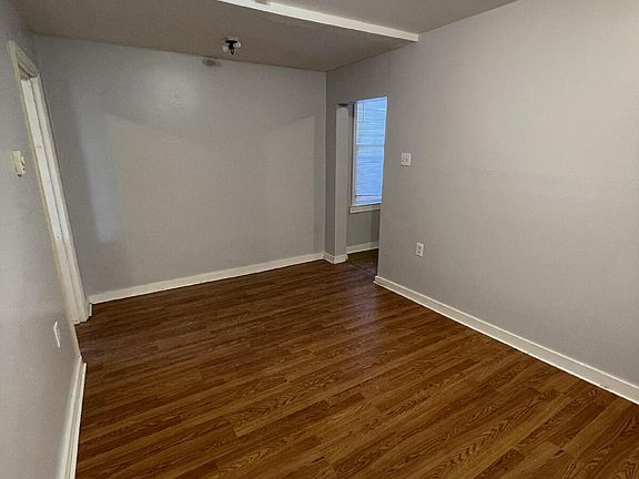 2nd image of 456 Woodlane Ave #2