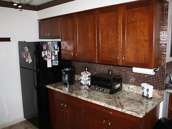 4th image of 9 Sussex Ct APT 401