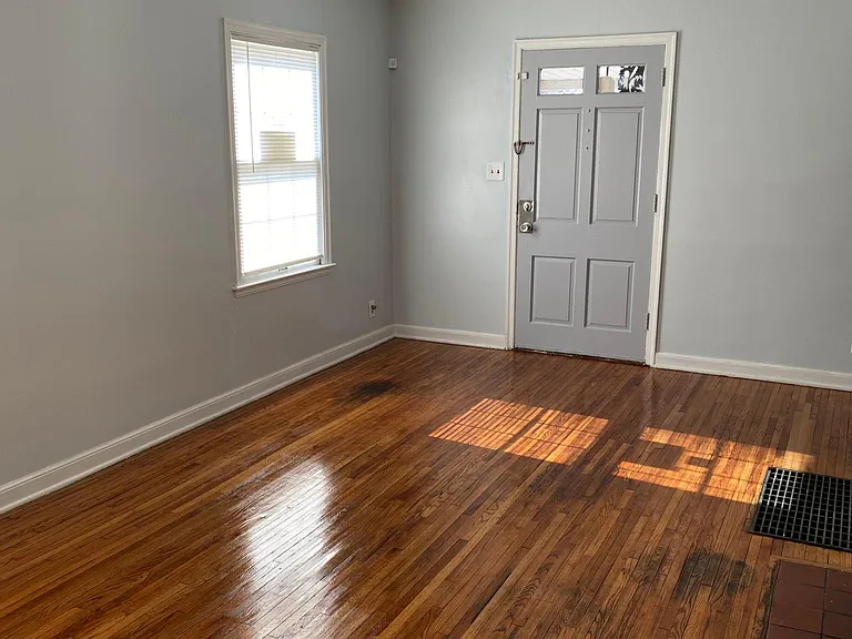 1504 E Whittier St — Photo 22