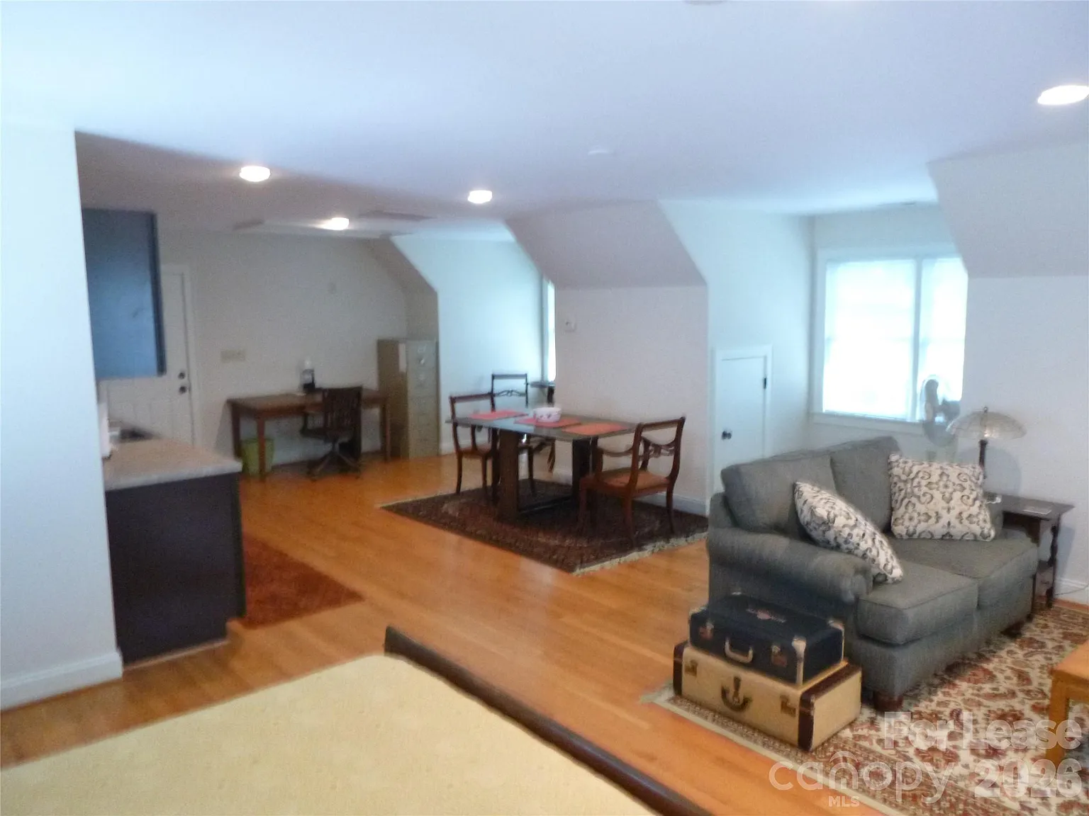 1 bed, 1.0 bath, 900 sqft, $1,950 — Photo 4