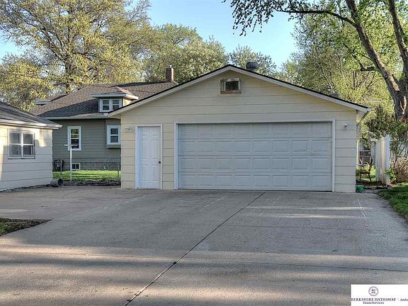 3rd image of 406 E Linden Ave