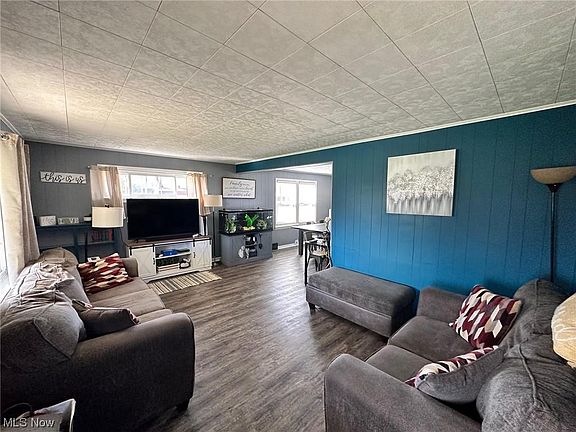 3rd image of 2374 Bellevue Ave SW
