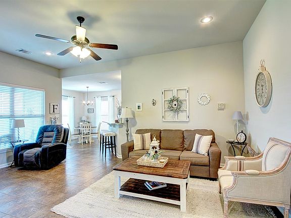 3rd image of 164 Petal Ave