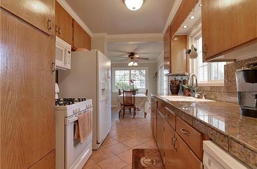 5th image of 3570 Mauricia Ave