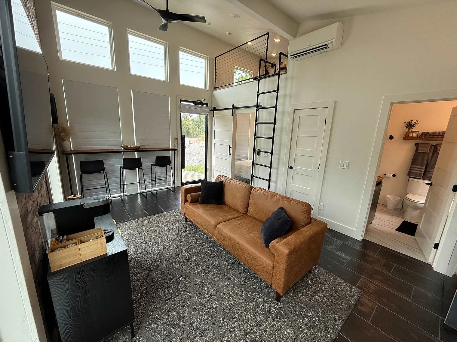 1 bed, 1.0 bath, $3,608 — Photo 3