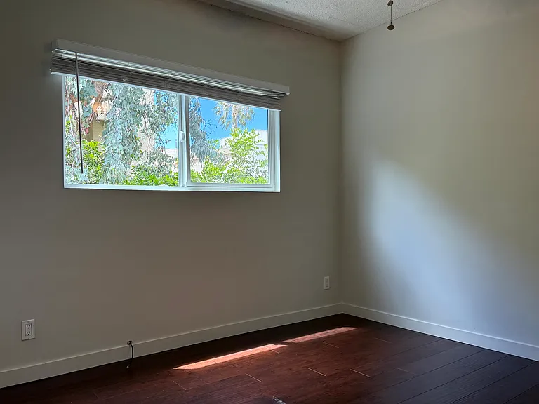 5044 W Maplewood Ave #8 — Photo 12